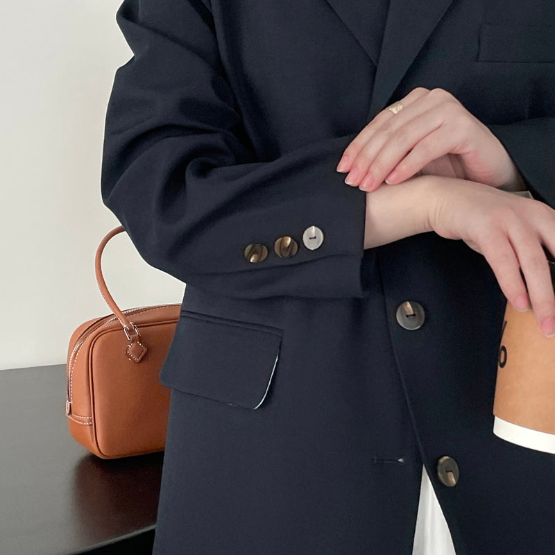 Damska marynarka oversize z kieszeniami z klapką – elegancki krój na każdą okazję