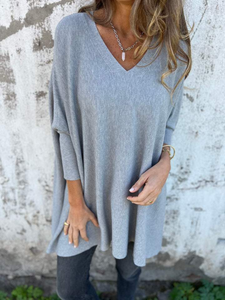 Karolina | Oversize’owy Sweter z Dekoltem w Serek