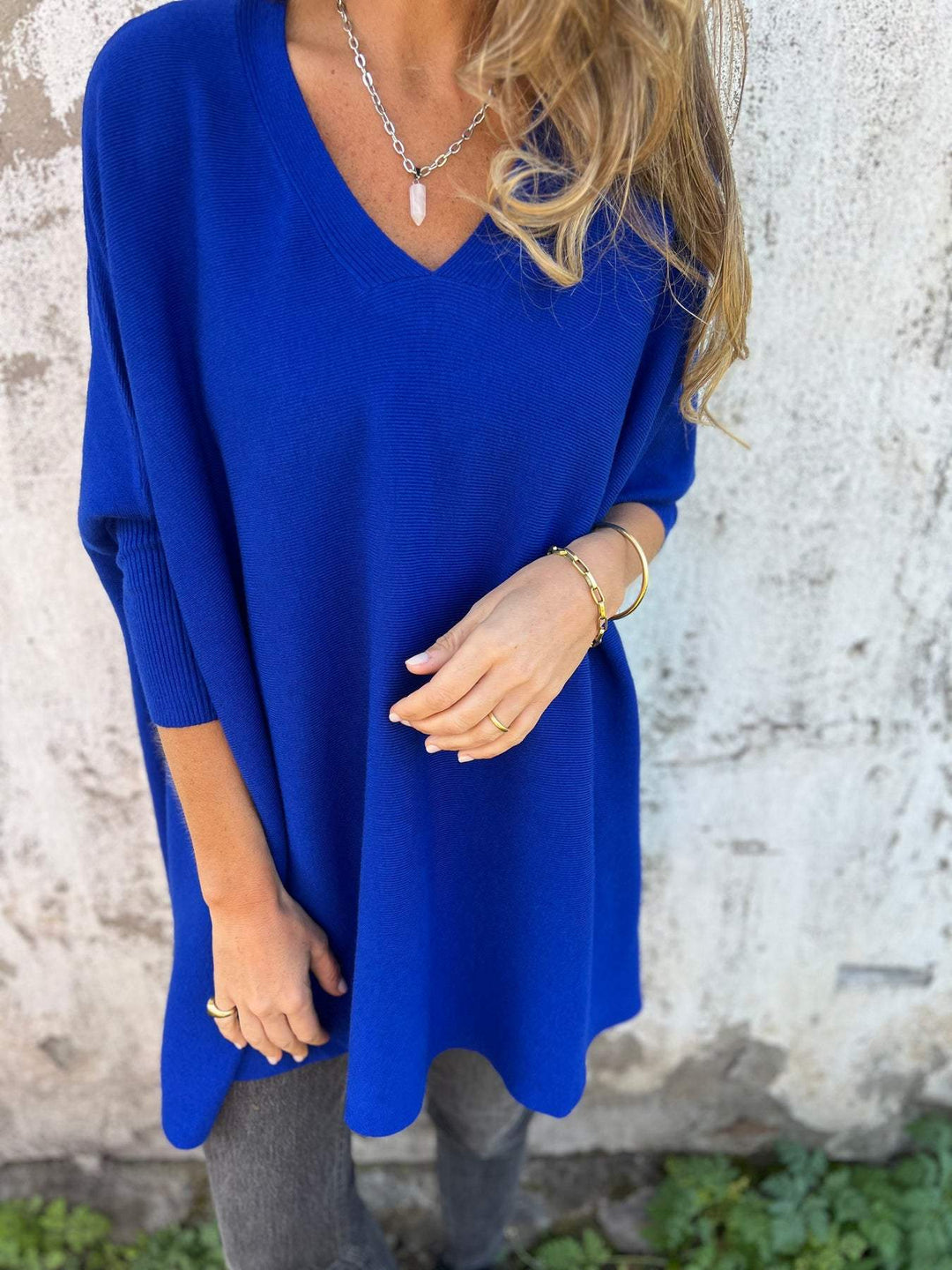 Karolina | Oversize’owy Sweter z Dekoltem w Serek