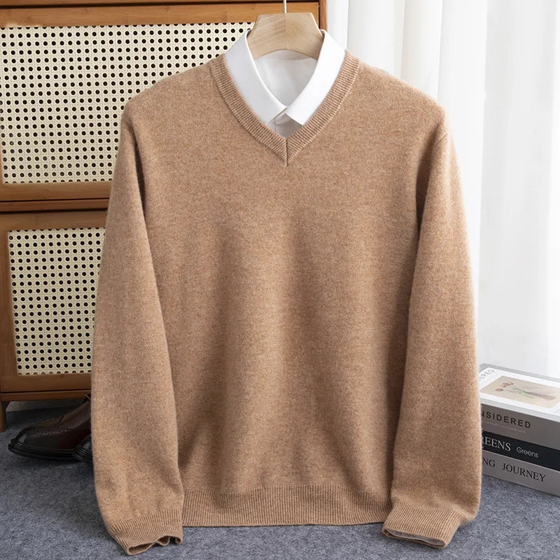 Sweter męski z wełny merynosów z dekoltem w serek – elegancki i uniwersalny