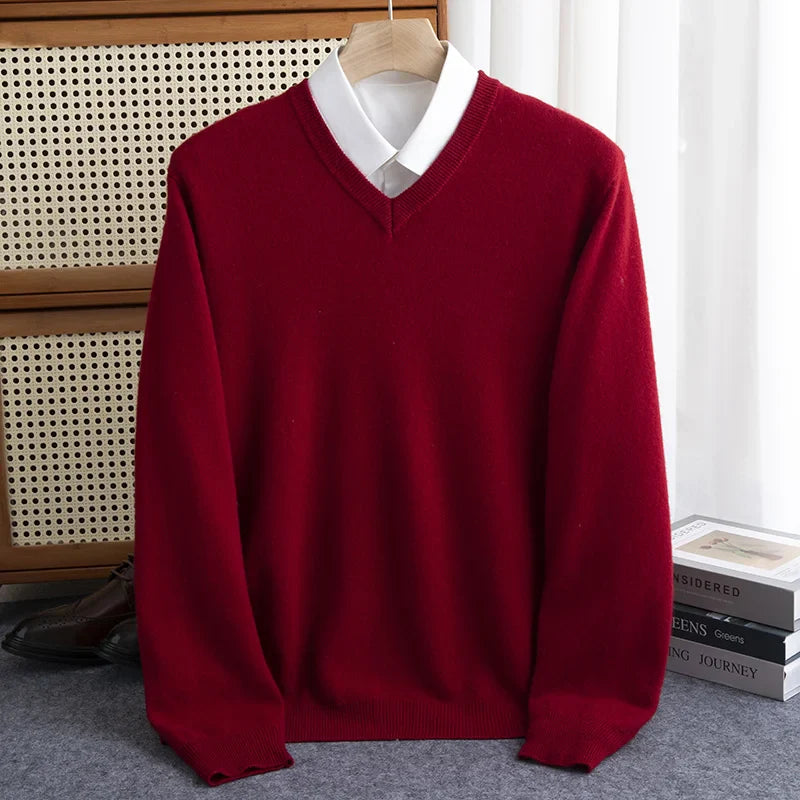Sweter męski z wełny merynosów z dekoltem w serek – elegancki i uniwersalny