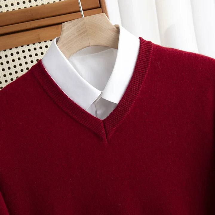 Sweter męski z wełny merynosów z dekoltem w serek – elegancki i uniwersalny