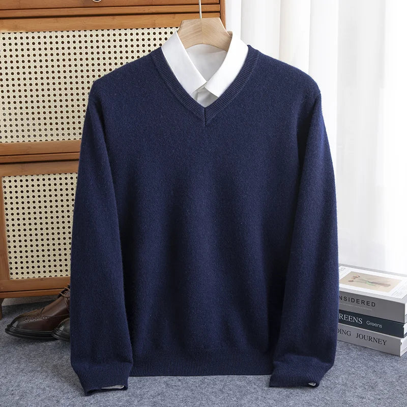 Sweter męski z wełny merynosów z dekoltem w serek – elegancki i uniwersalny