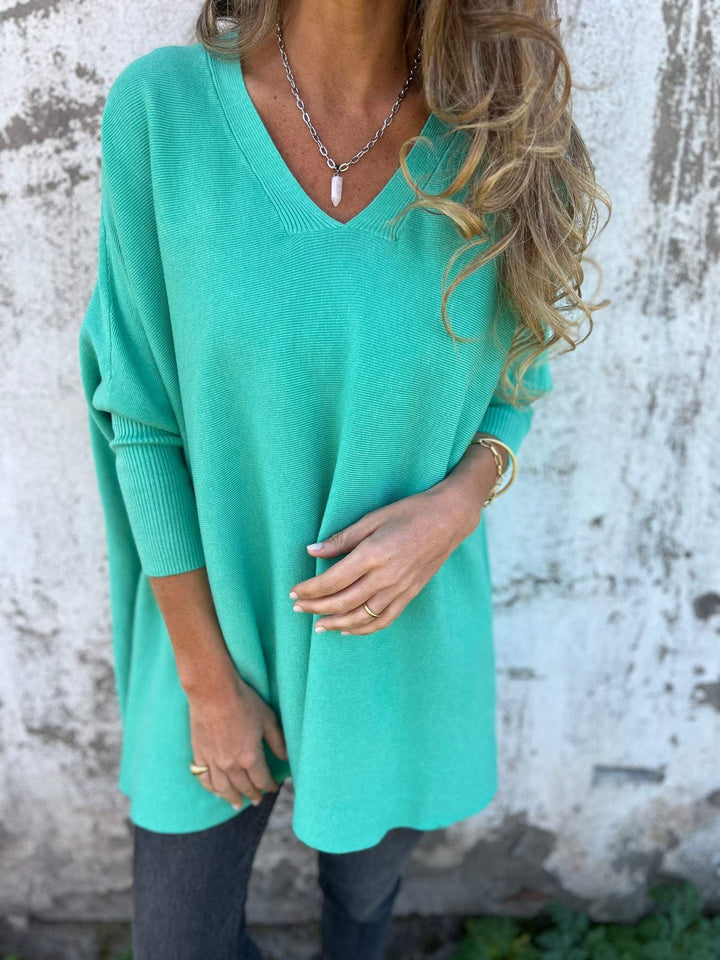 Karolina | Oversize’owy Sweter z Dekoltem w Serek