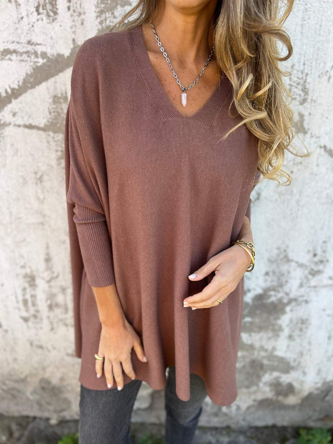 Karolina | Oversize’owy Sweter z Dekoltem w Serek